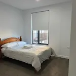 Cosy 3-Bedroom With 3 Double Bed With Great Location At Rosebery Apartment