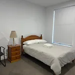 Cosy 3-Bedroom With 3 Double Bed With Great Location At Rosebery Apartment