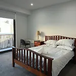 Cosy 3-Bedroom With 3 Double Bed With Great Location At Rosebery Apartment